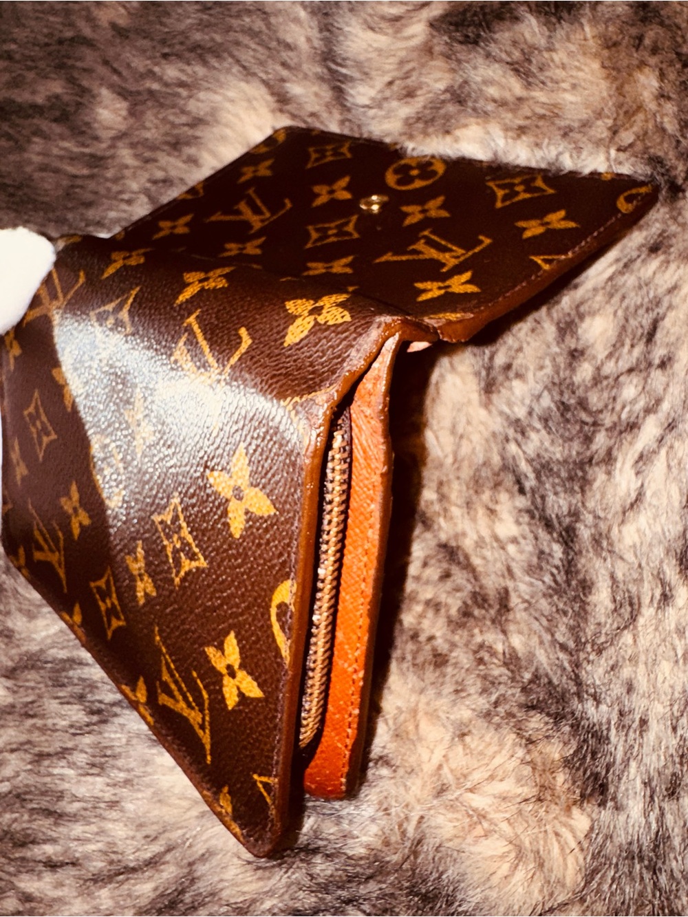 Louis Vuitton Monogram Canvas
Porte
Papier passport wallet ID holder 1999 - Picture 11 of 17